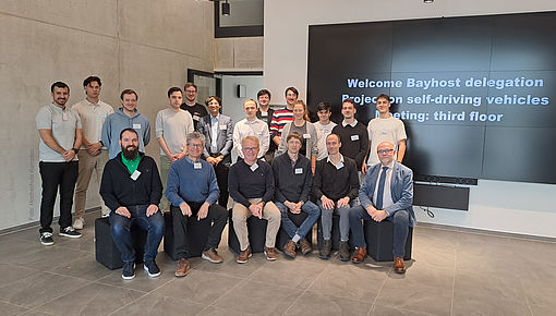 Gruppenfoto von Studiereden und Professoren der Hochschule Kempten