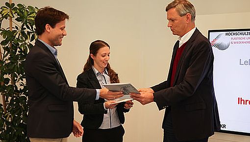 Prof. Dr. Oliver Tepner und Dr. Victoria Telser erhalten den Preis in der Kategorie 