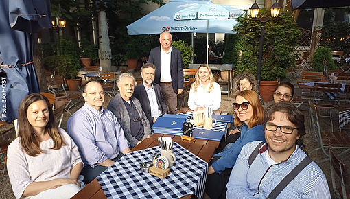 Gruppenfoto im Biergarten