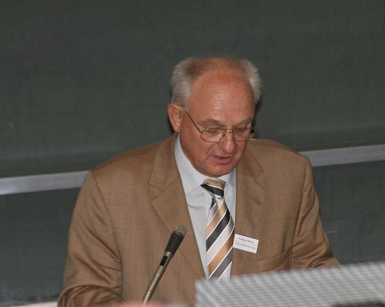 Prof. Dr. Volfgangus Hbner - De Augusto eiusque bellis Germanicis apud Manilium